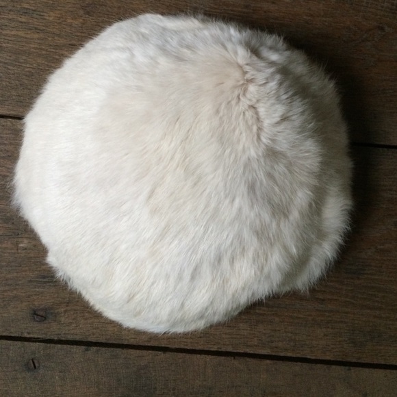 Vintage white fur hat - Picture 2 of 3